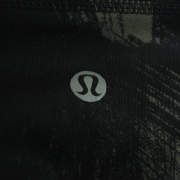Lululemon Fresh Mesh Run Crop Wind Chill Fatigue Green Black Black capri - Picture 6 of 13